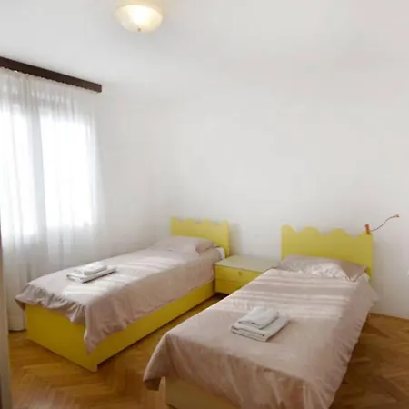 Quiet Retreat With Terrace Апартаменты *
