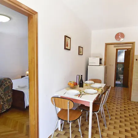 Quiet Retreat With Terrace Апартаменты *