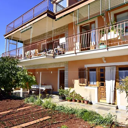 Quiet Retreat With Terrace